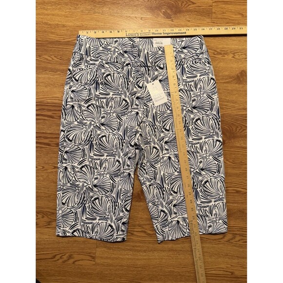 Croft & Barrow Stretch Skimmer Bermuda Style Shorts sz 12 Blue White Shell Print - Picture 6 of 9